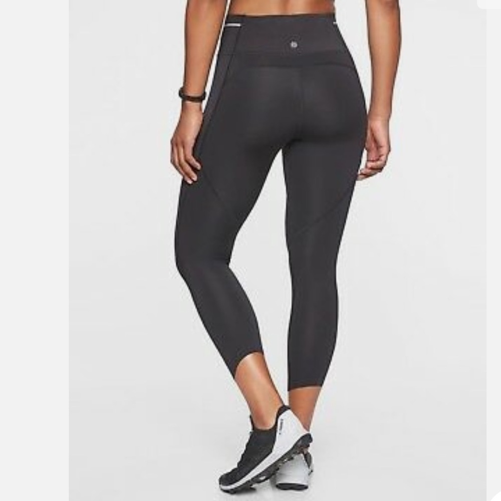 Athleta sonic reflective Capri leggings